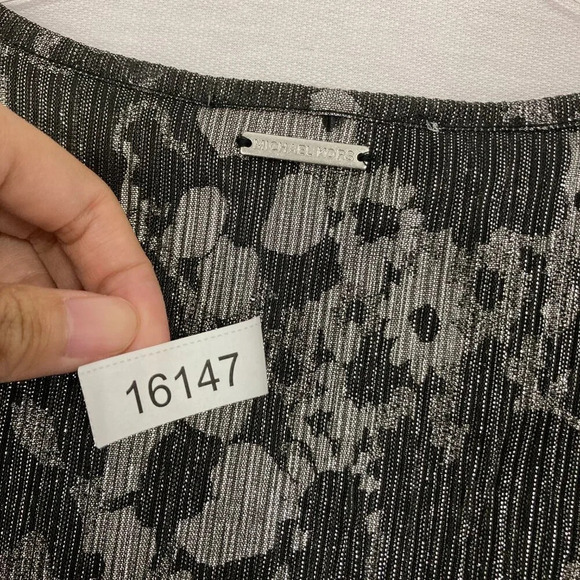 New Michael Michael Kors Gray White Floral Metallic Round Neck Ruffle Top Large - Picture 9 of 9